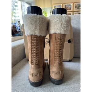 UGG Classic Tall Womens Winter Boots - Size 8, Chestnut S/N 1005449